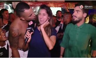 被占便宜！直播世界杯遭強(qiáng)吻 盤點遭強(qiáng)吻的美女記者們